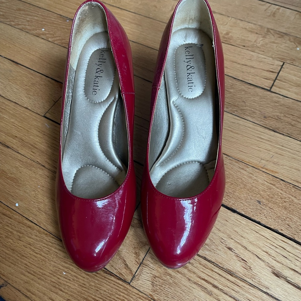 Red pumps